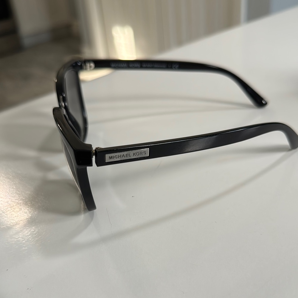 Michael Kors Sunglasses 🕶️ - Picture 4 of 6
